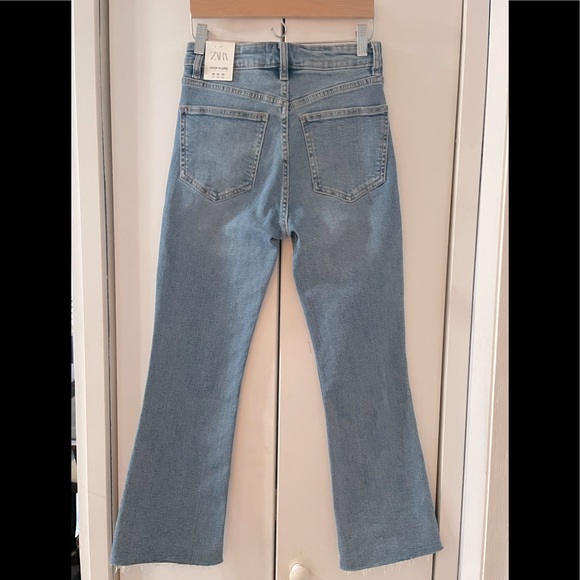 *ZARA* Mid-rise crop flare jeans in blue size US4 - Picture 2 of 8
